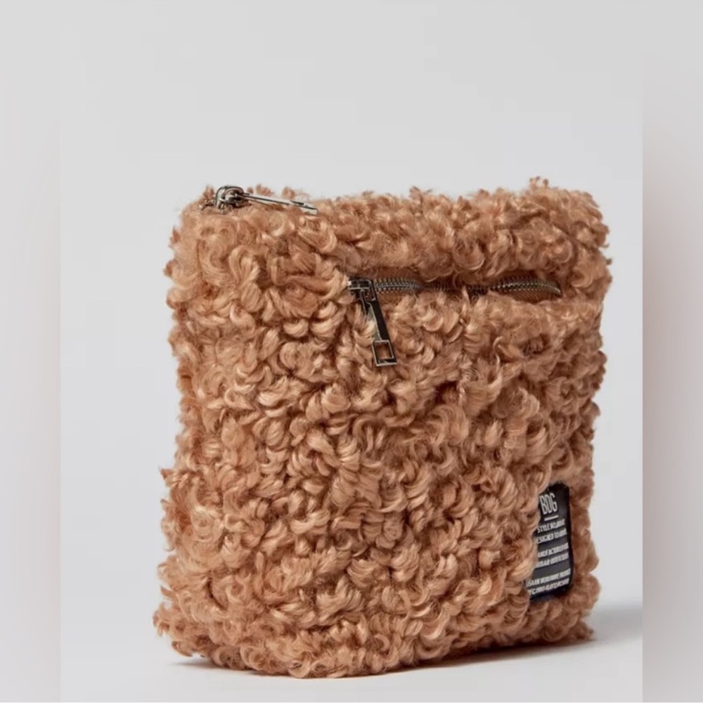 BDG fleece Teddy pouch - Picture 2 of 5